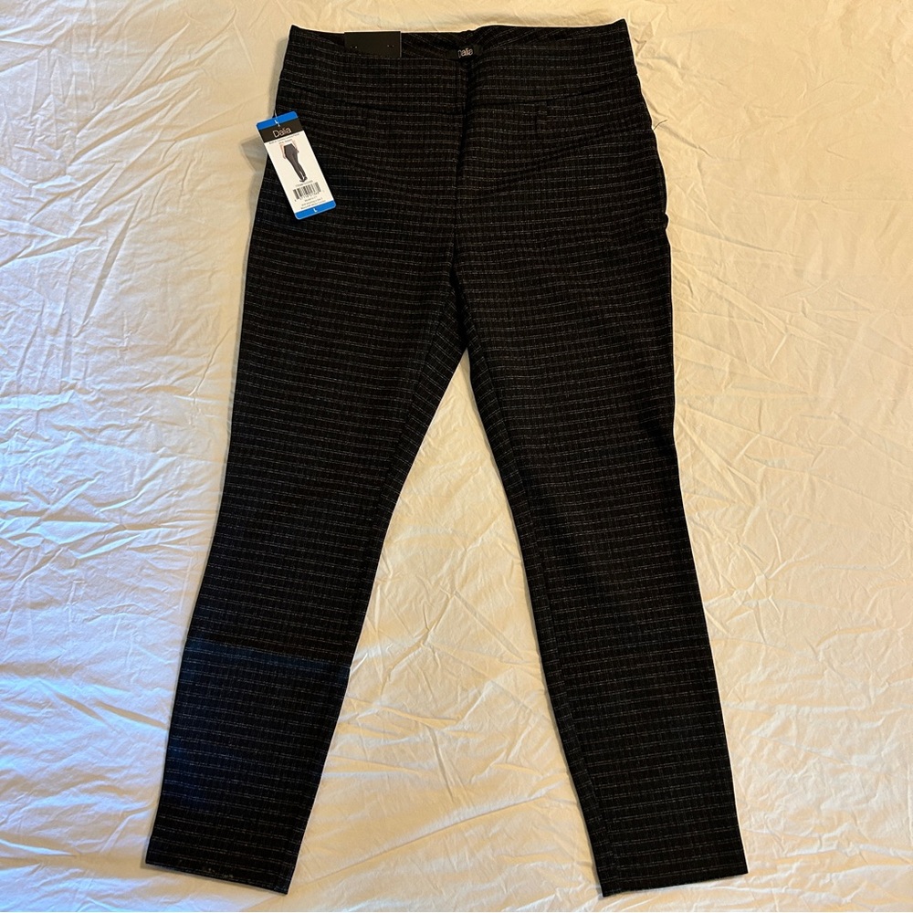 NWT Dalia Built In Tummy Control Panel Mid Rise Narrow Leg, size L